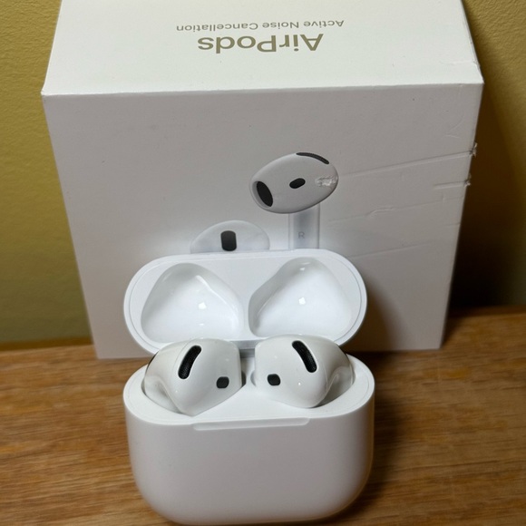 Apple Wireless Earbuds 4th Gen with mag charging case